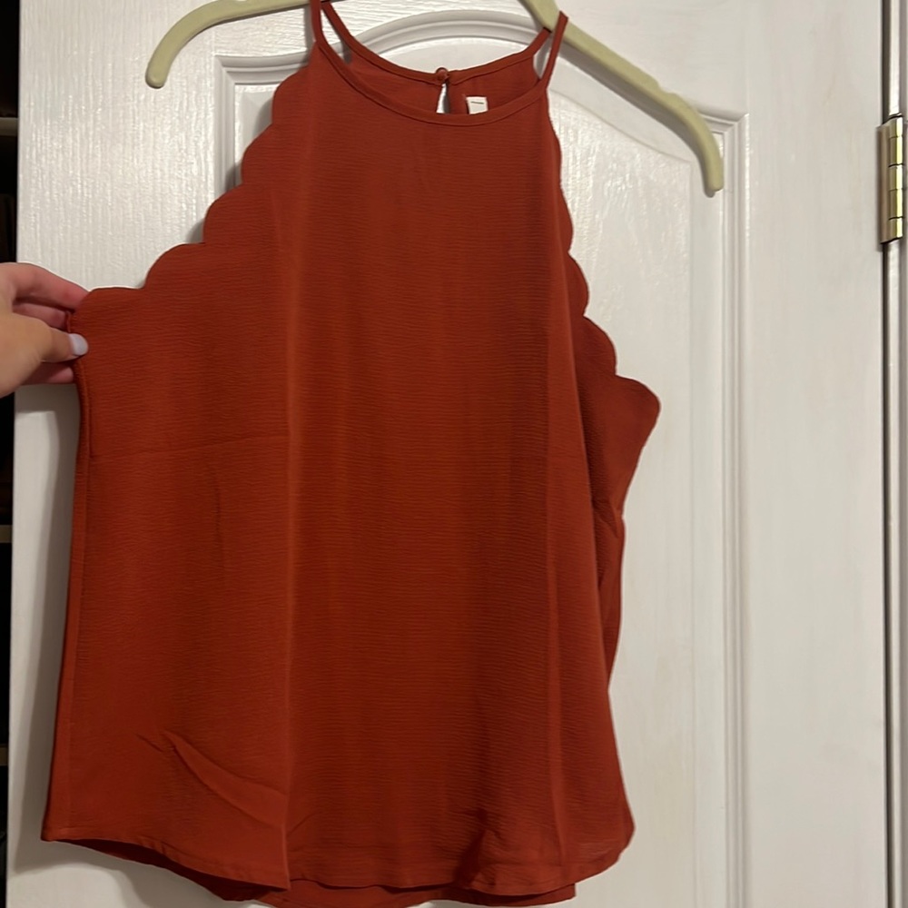 Size small “mine” rust colored scalloped top